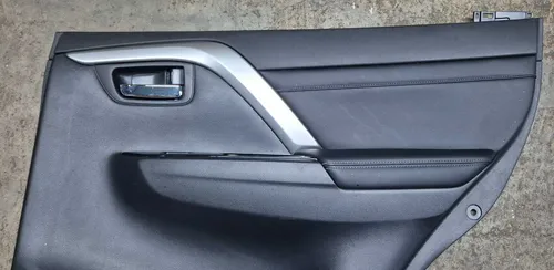 Forro De Porta Traseiro Direito Mitsubishi Pajero Sport 2025 - Imagem 3