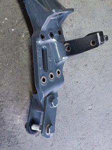 Suporte Mola Dianteira Direita Caminhão Daf Cf410 1682111
