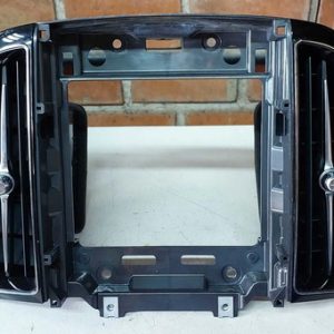 Moldura Multimidia Difusor Ar Volvo Xc60 2020