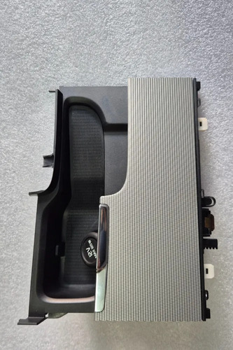 Porta Objetos Console Central Volvo Xc60 T8 Ultimate 2024 - Imagem 3