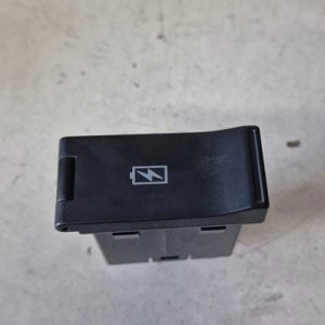 Tomada Usb Mitsubishi Pajero Sport 2.4 2024/2025 Preta