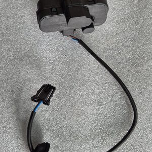 Trava Portinhola Tanque Tiguan 2014 5n0810773f (cx13)