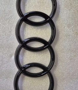 Emblema Simbolo Black Piano Grade Audi 280mm Preto