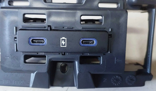 Tomada Usb Renault Kardian Tech 2025 Preto - Imagem 2