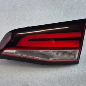Lanterna Tampa Traseira Direita Chevrolet Equinox 1.5 2022 Direito/passageiro Vermelho
