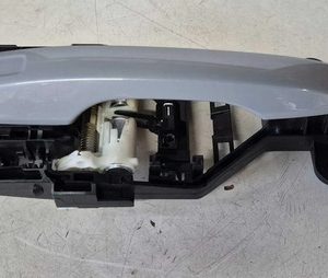 Maçaneta Externa Porta Traseira Esquerda Volvo Xc60 T8 2024 Cinza Traseira