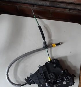 Fechadura Porta Dianteira Esquerda Mercedes C180 2019