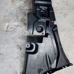 Guia Parachoque Traseiro Esquerdo Volvo Xc60  2024 31663562