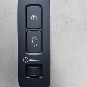 Botão Porta Malas Tanque Combustivel Volvo Xc40 1.5 3cc 2022