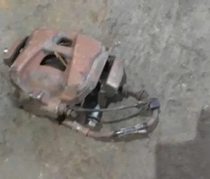 Pinça Dianteira Esquerda Audi A5 A4 1.8 2.0 Tfsi 2011/2015